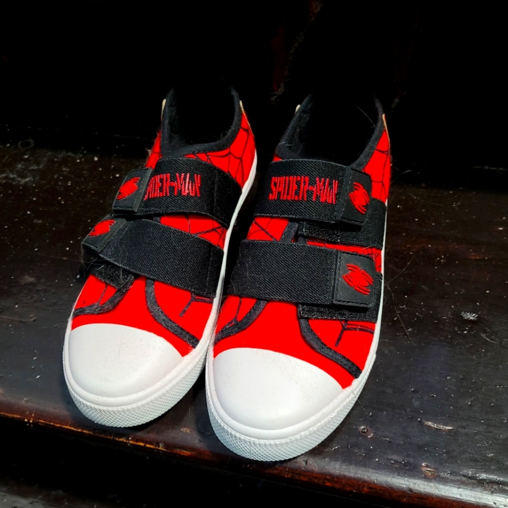 Spiderman velcro sneakers